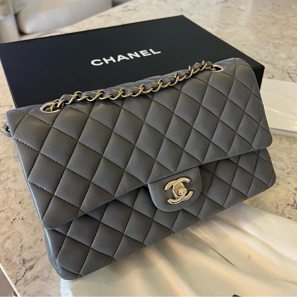 Chanel medium classic flap Lambskin handbag - Picture 7 of 16